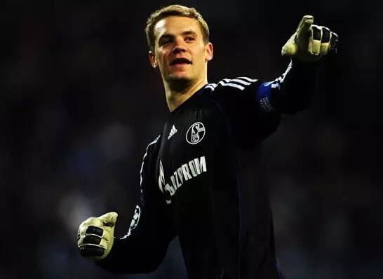  沙尔克04换帅如换刀，德甲赛场焕然一新迎连胜