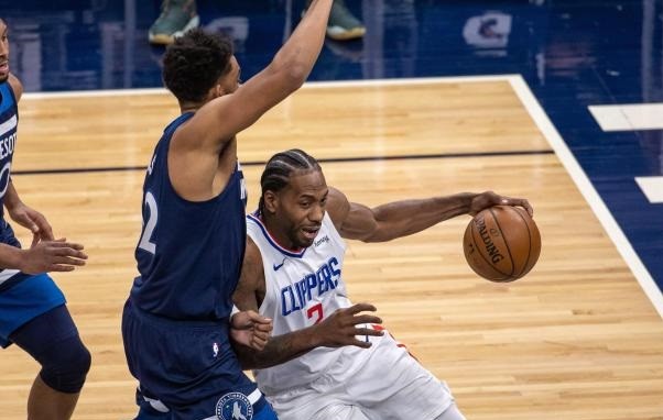  锡安复出高效发挥鹈鹕客场力克魔术止连败