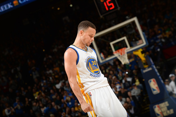  库里单节爆砍21分勇士大胜鹈鹕登榜首